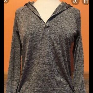 Under Armour Long Sleeve w/ Hoodie in PLUM